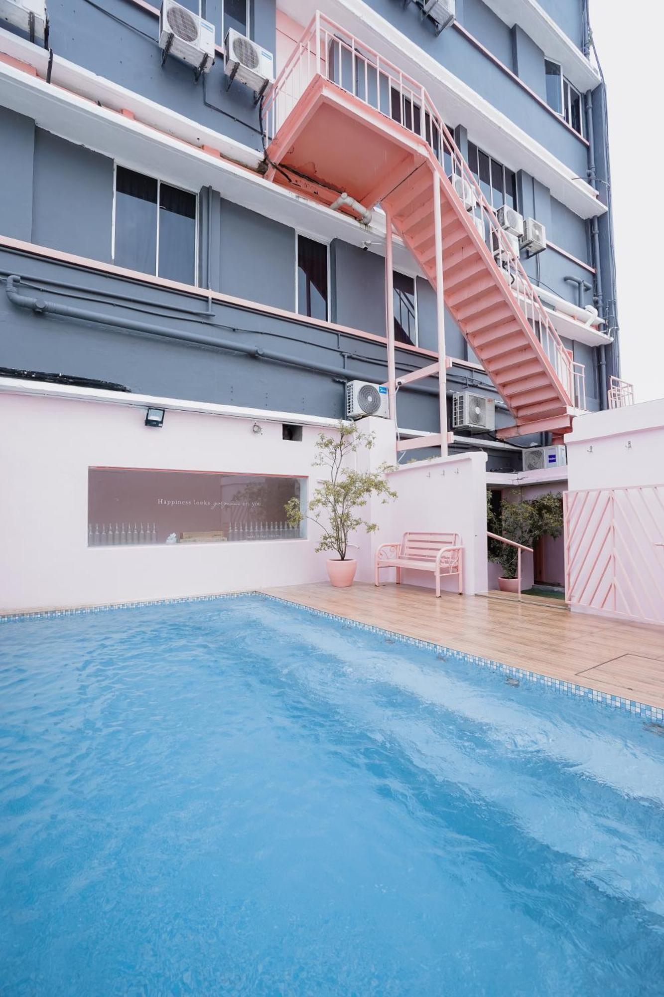 Pink George Town